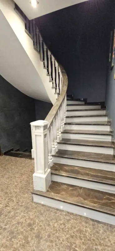Satılır 5 otaqlı həyət evi 350 m²