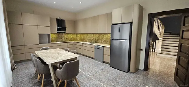 Satılır 5 otaqlı həyət evi 350 m²