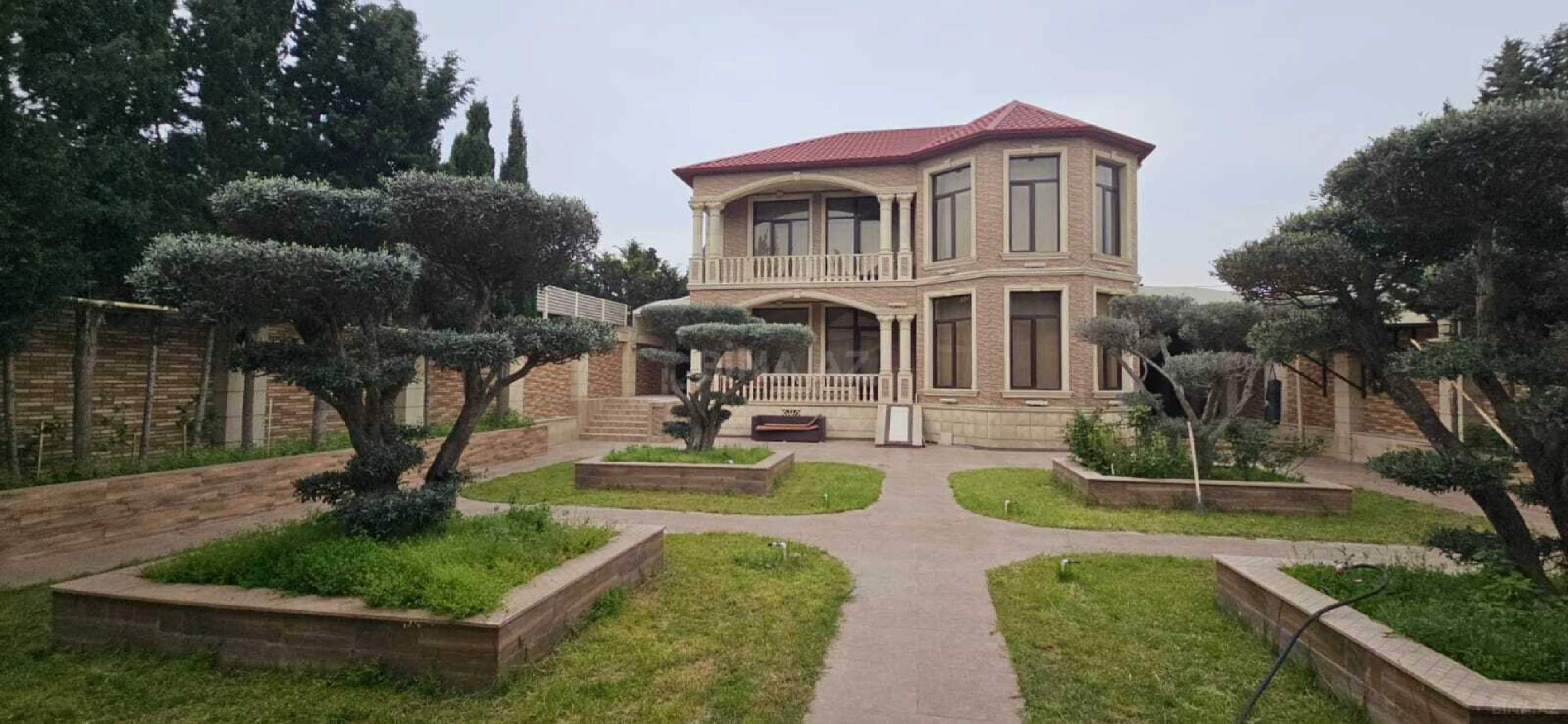 Satılır 5 otaqlı həyət evi 350 m²