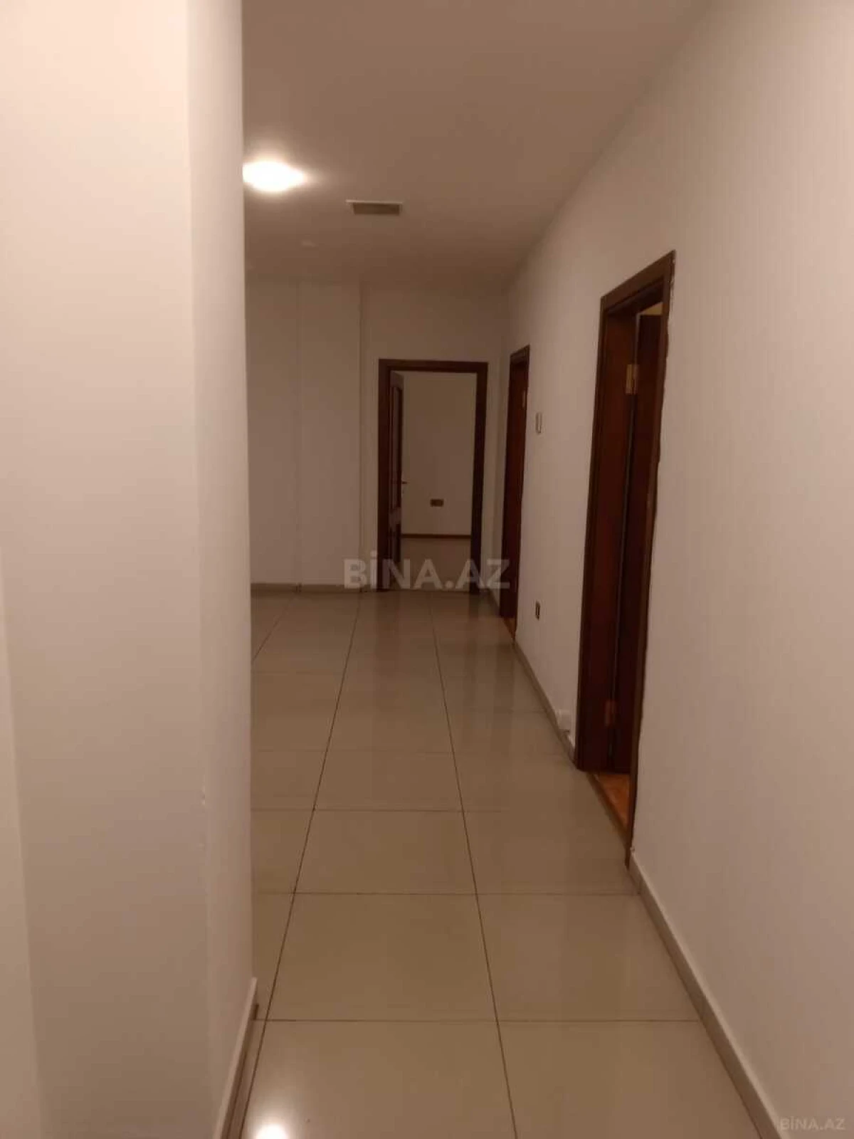 Kirayə verilir 5 otaqlı ofis 220 m²