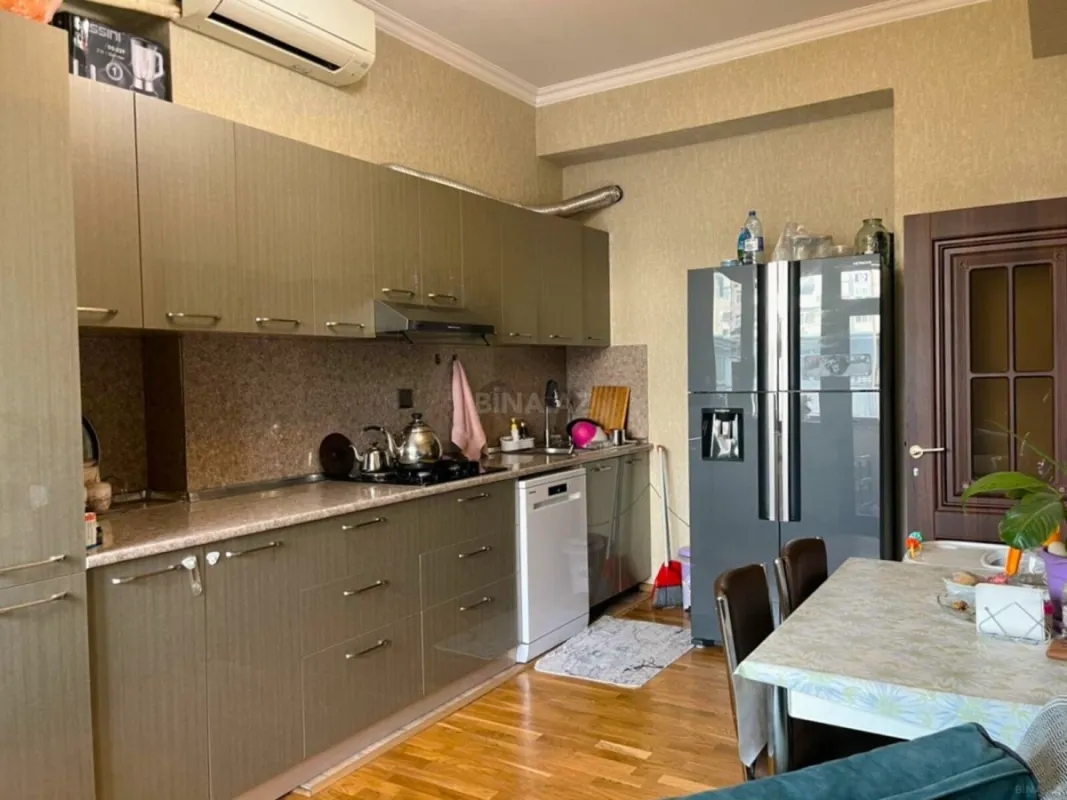 Satılır 3 otaqlı mənzil 110 m²