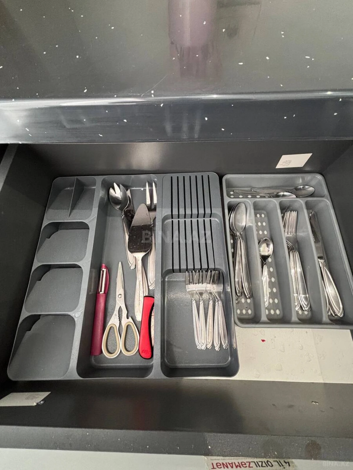 Kirayə verilir 3 otaqlı mənzil 130 m²