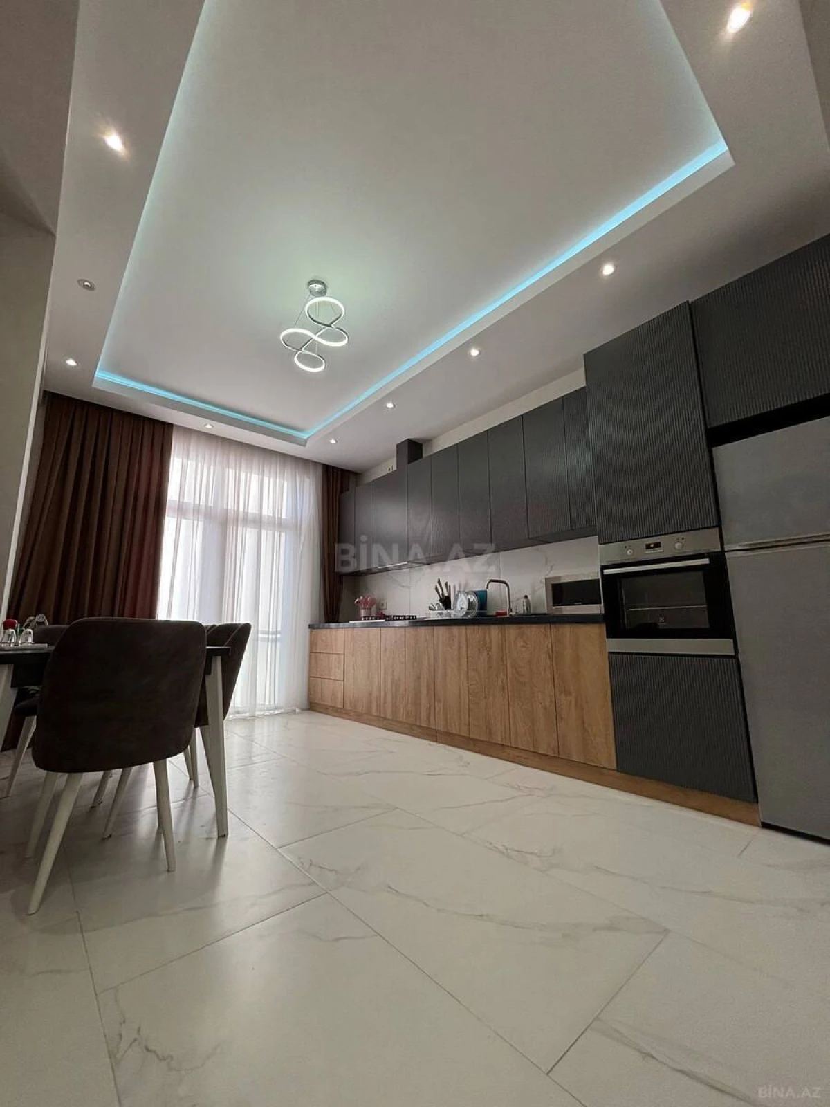 Kirayə verilir 3 otaqlı mənzil 130 m²