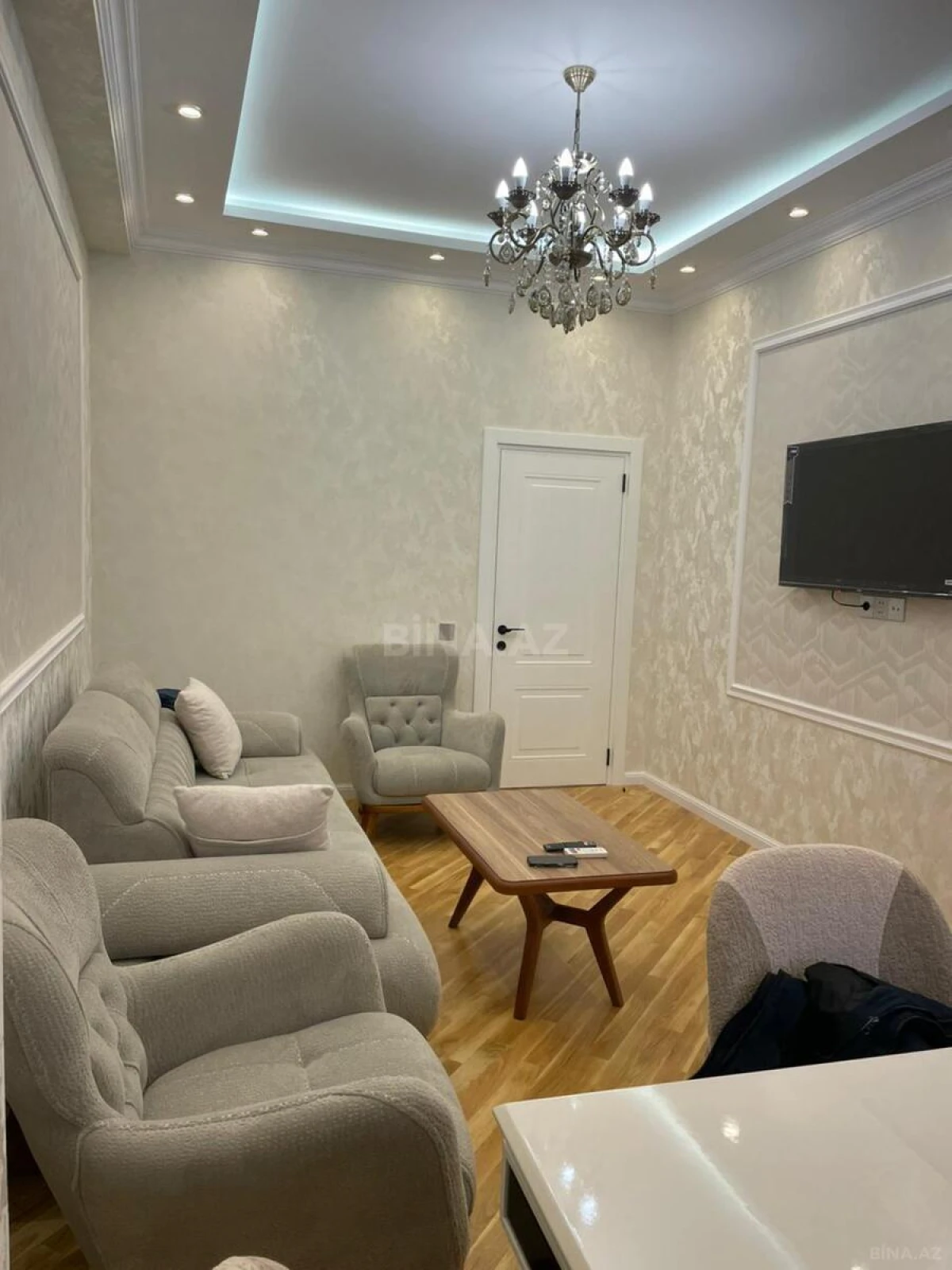 Kirayə verilir 2 otaqlı mənzil 95 m²