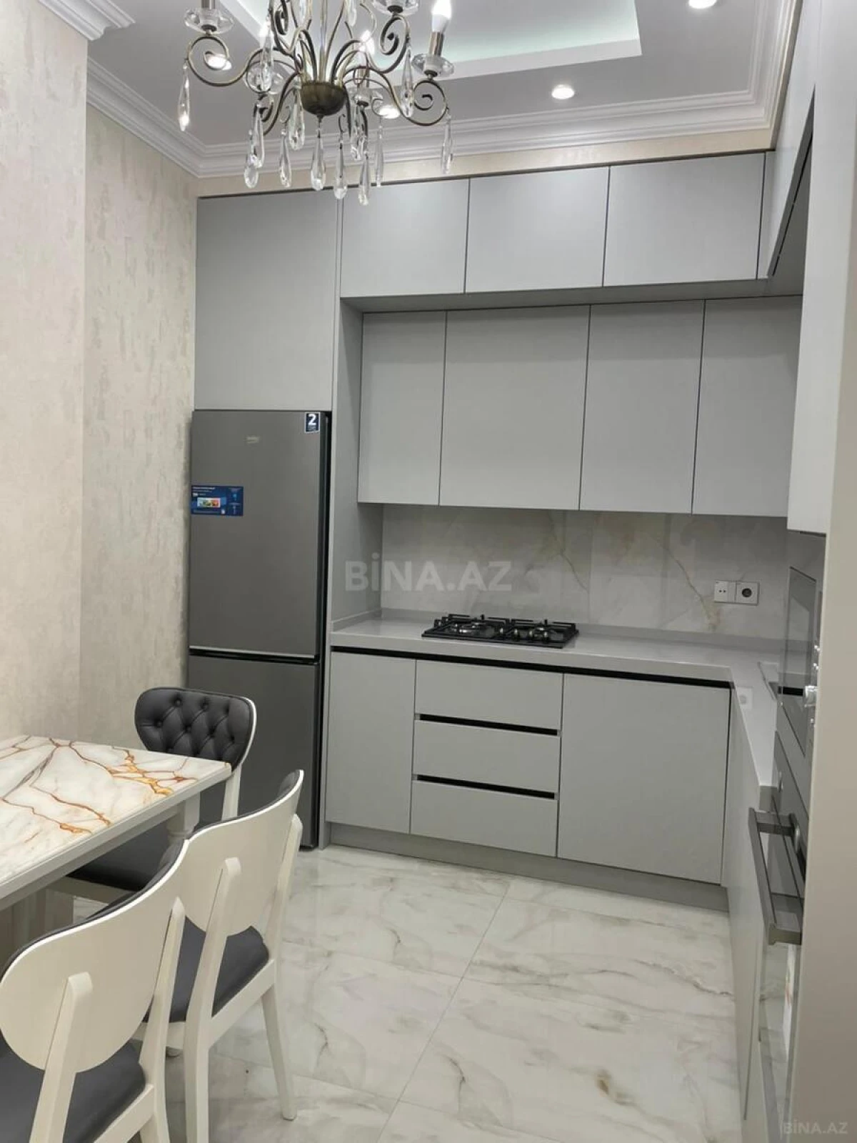 Kirayə verilir 2 otaqlı mənzil 95 m²
