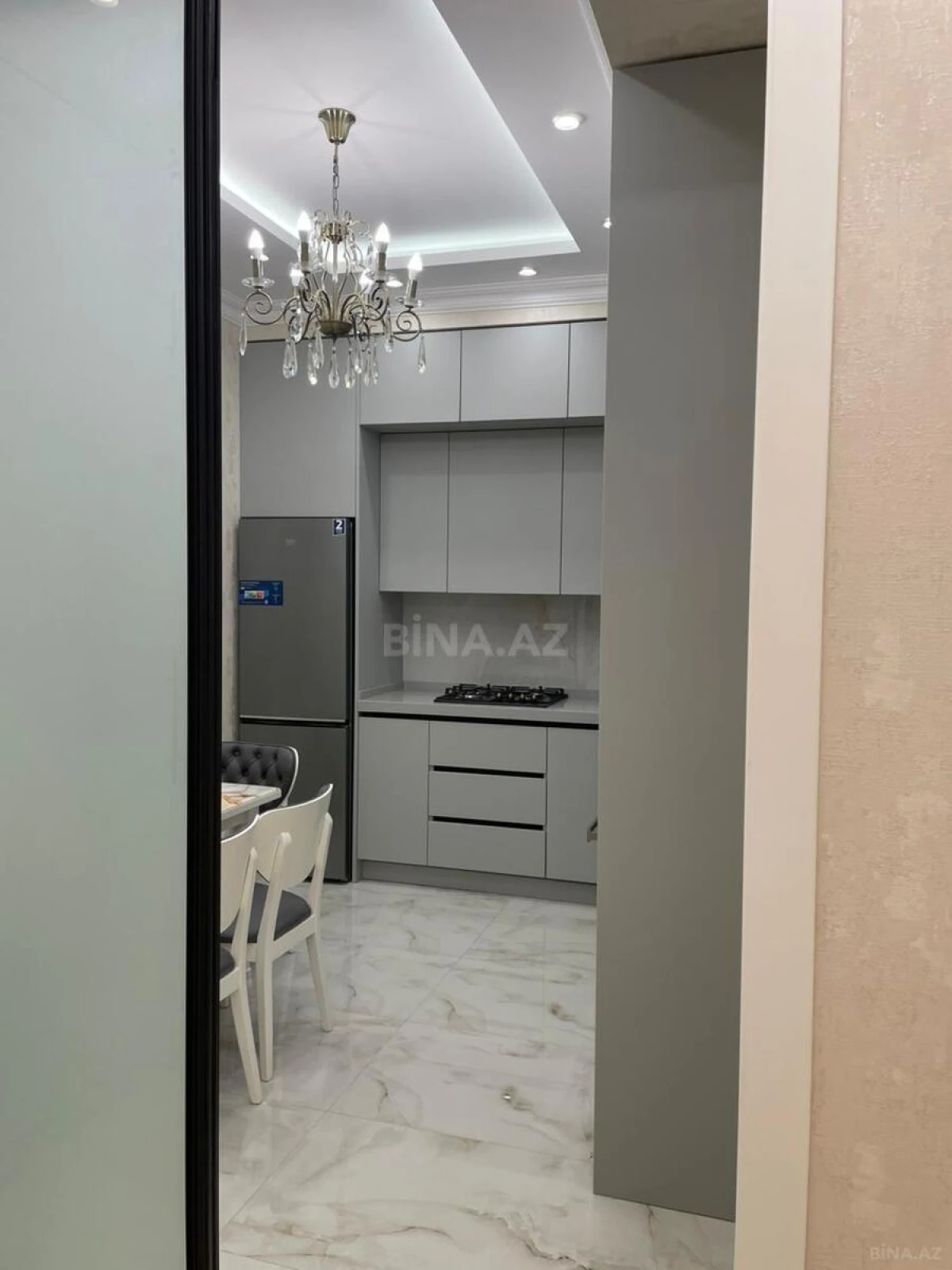 Kirayə verilir 2 otaqlı mənzil 95 m²