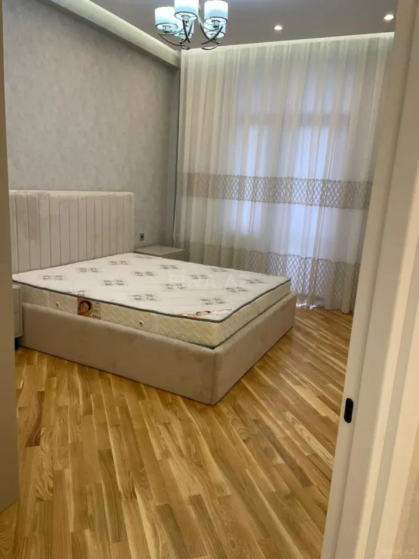 Kirayə verilir 2 otaqlı mənzil 95 m²