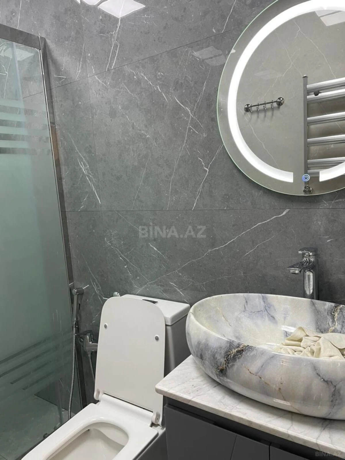 Kirayə verilir 2 otaqlı mənzil 95 m²