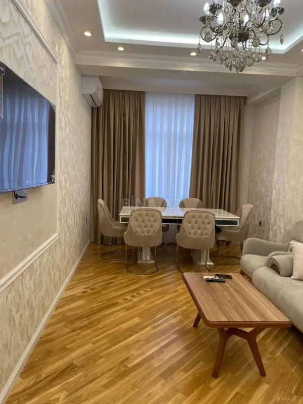 Kirayə verilir 2 otaqlı mənzil 95 m²