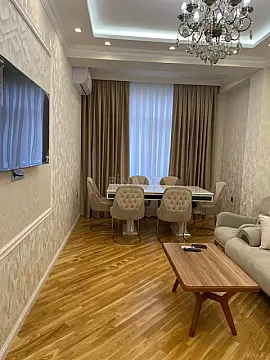 Kirayə verilir 2 otaqlı mənzil 95 m²
