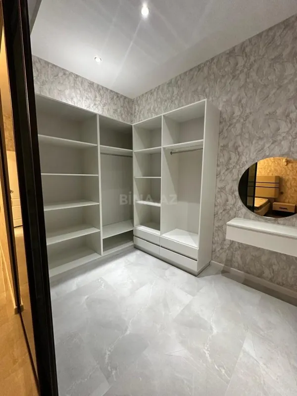 Satılır 4 otaqlı həyət evi 240 m²