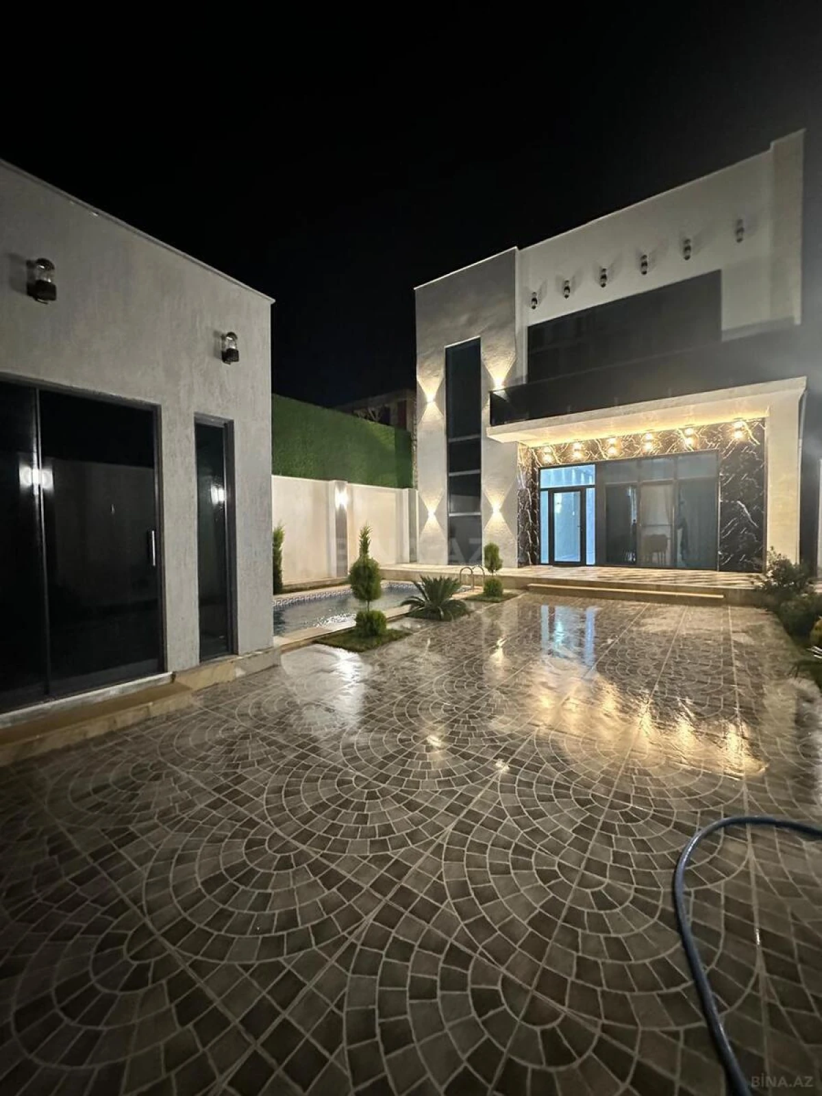 Satılır 4 otaqlı həyət evi 240 m²
