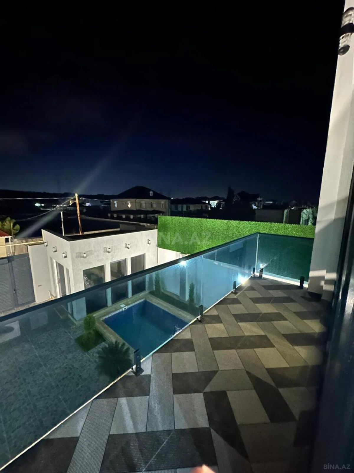 Satılır 4 otaqlı həyət evi 240 m²