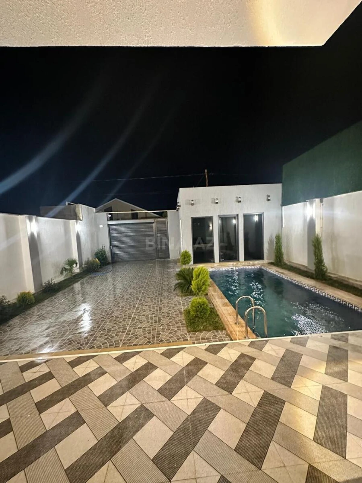 Satılır 4 otaqlı həyət evi 240 m²