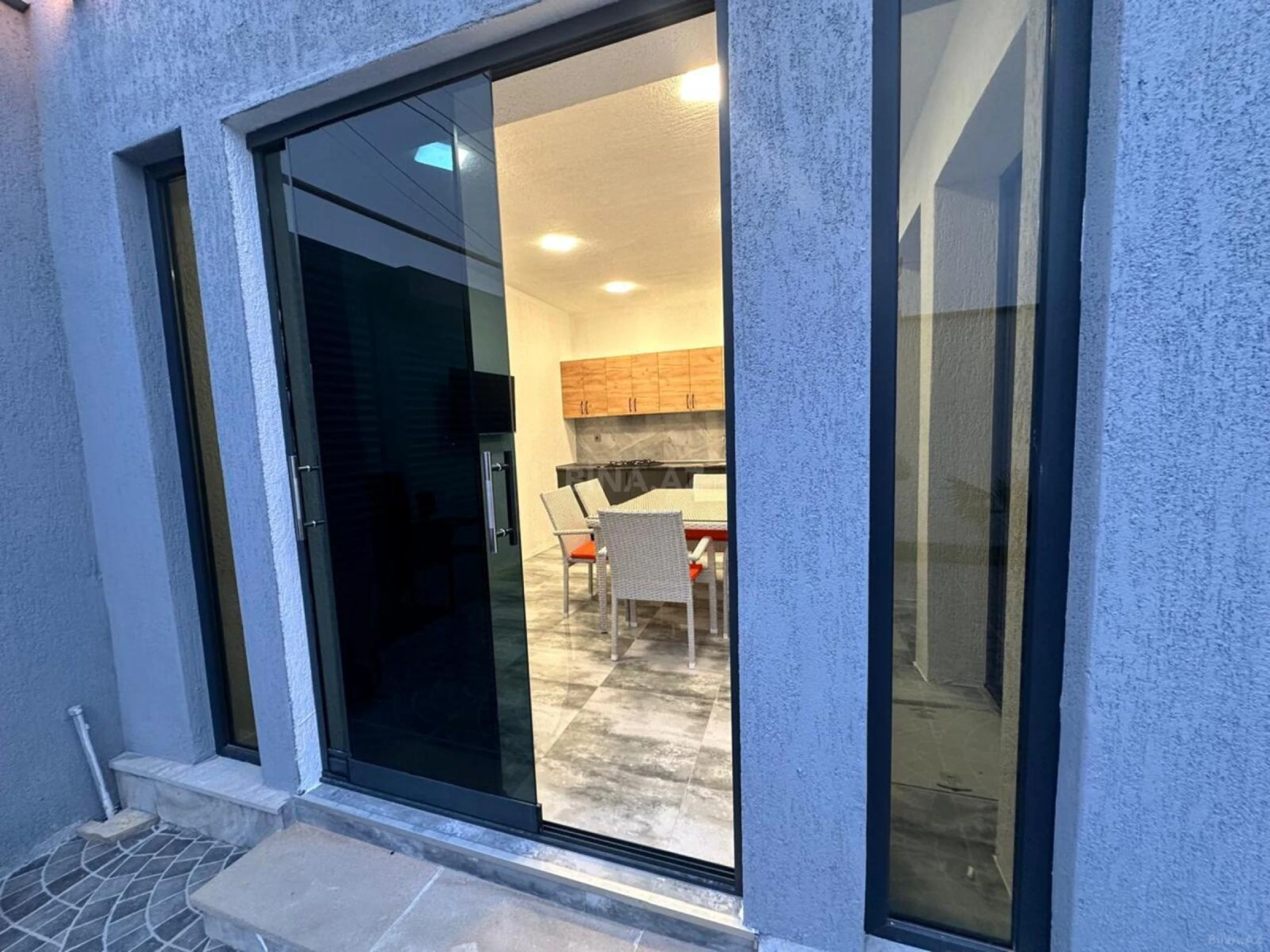 Satılır 4 otaqlı həyət evi 240 m²