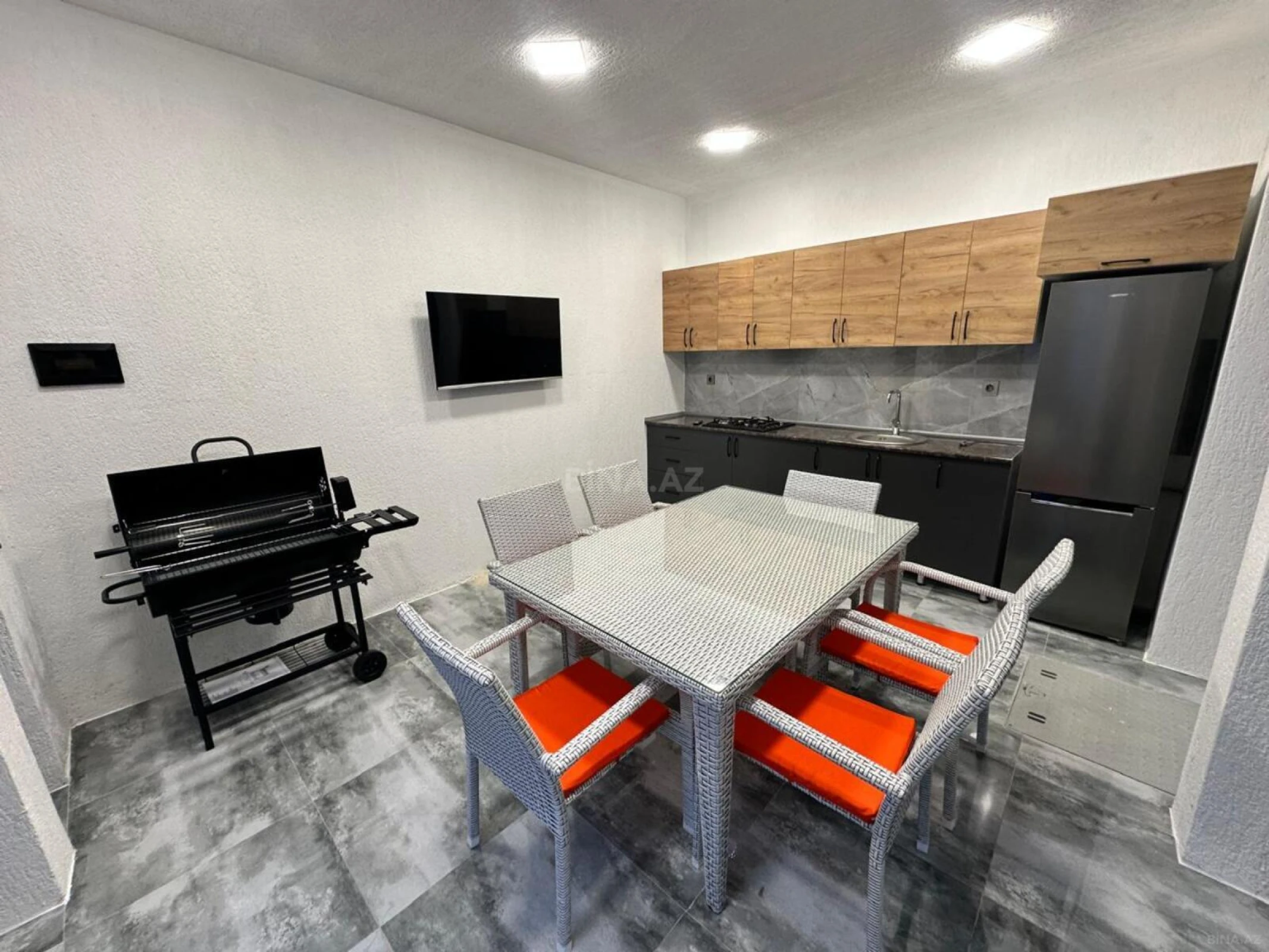 Satılır 4 otaqlı həyət evi 240 m²