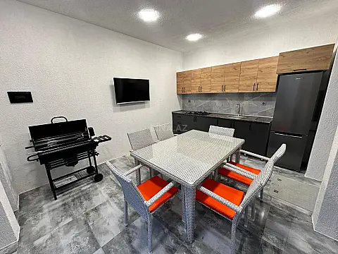 Satılır 4 otaqlı həyət evi 240 m²