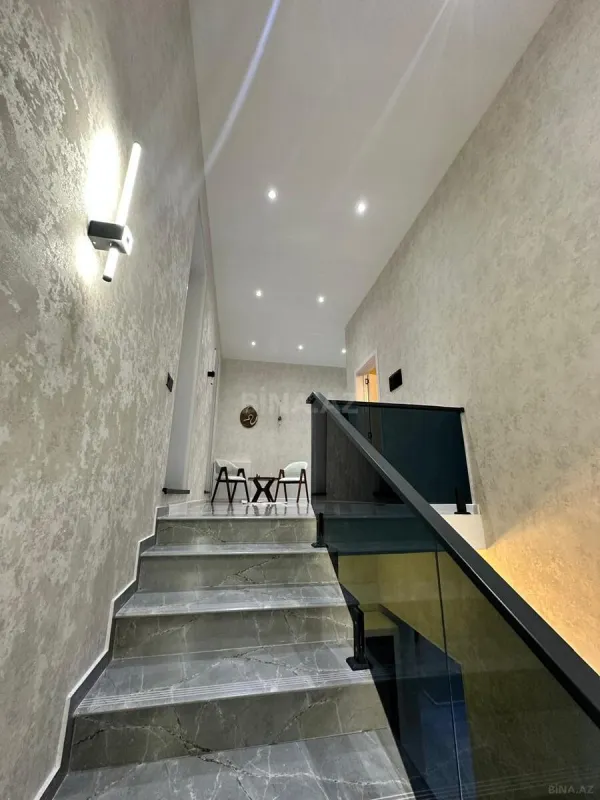 Satılır 4 otaqlı həyət evi 240 m²