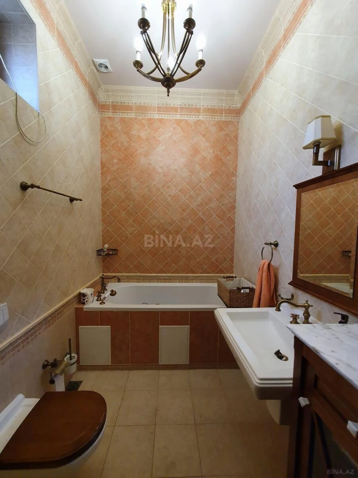 Satılır 5 otaqlı həyət evi 238 m²