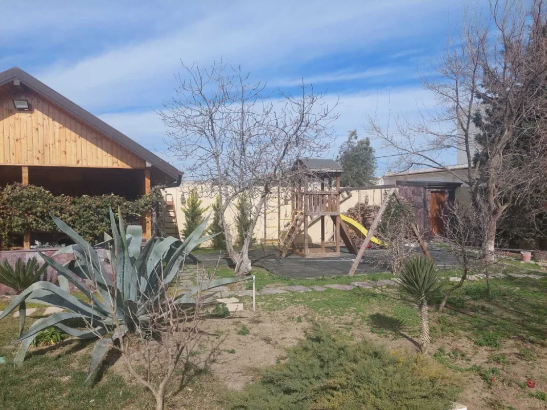 Satılır 5 otaqlı həyət evi 238 m²