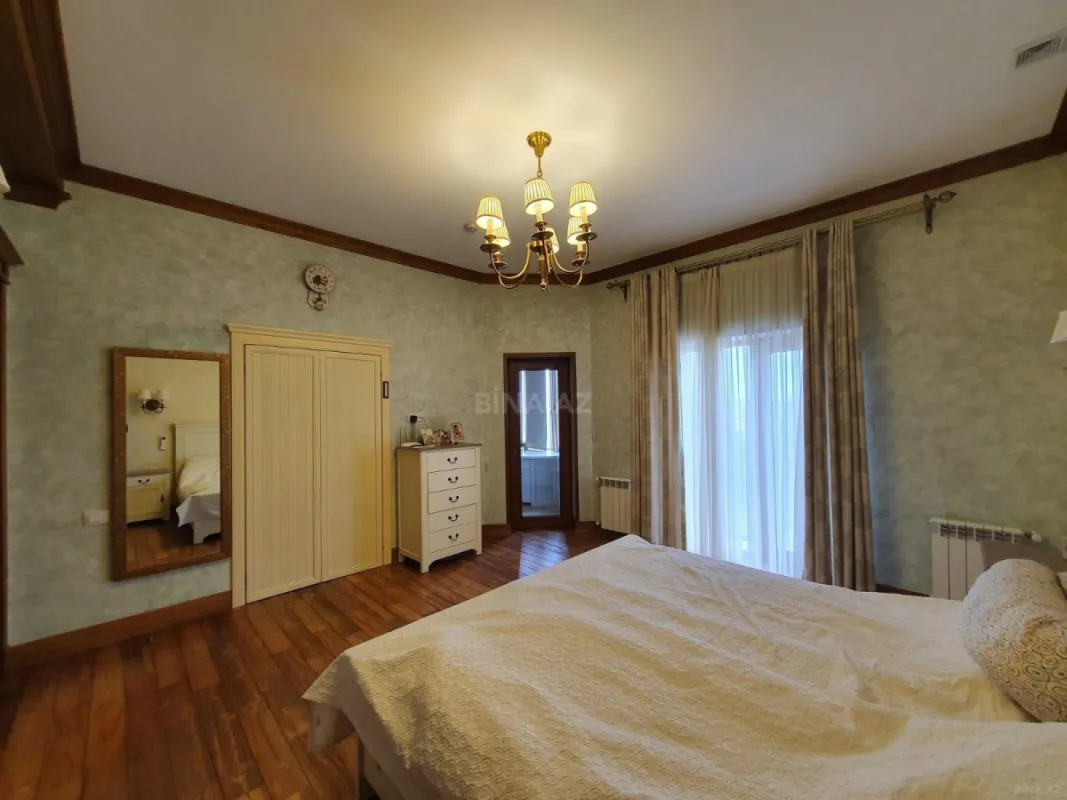 Satılır 5 otaqlı həyət evi 238 m²