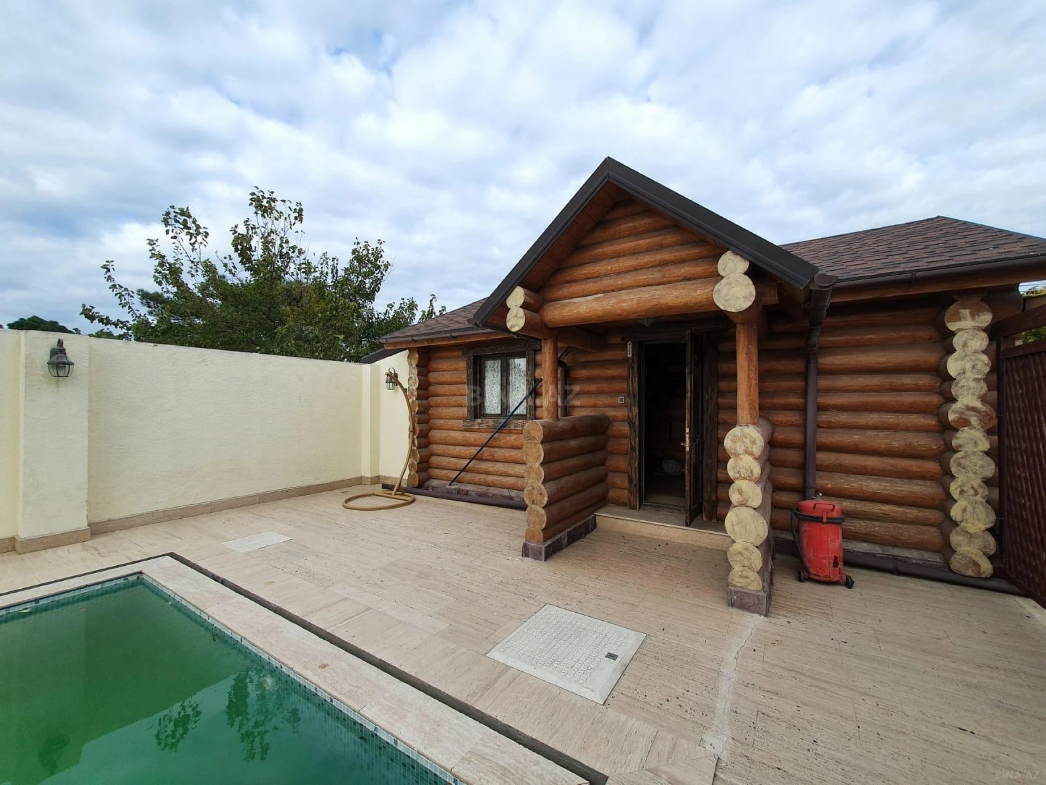 Satılır 5 otaqlı həyət evi 238 m²