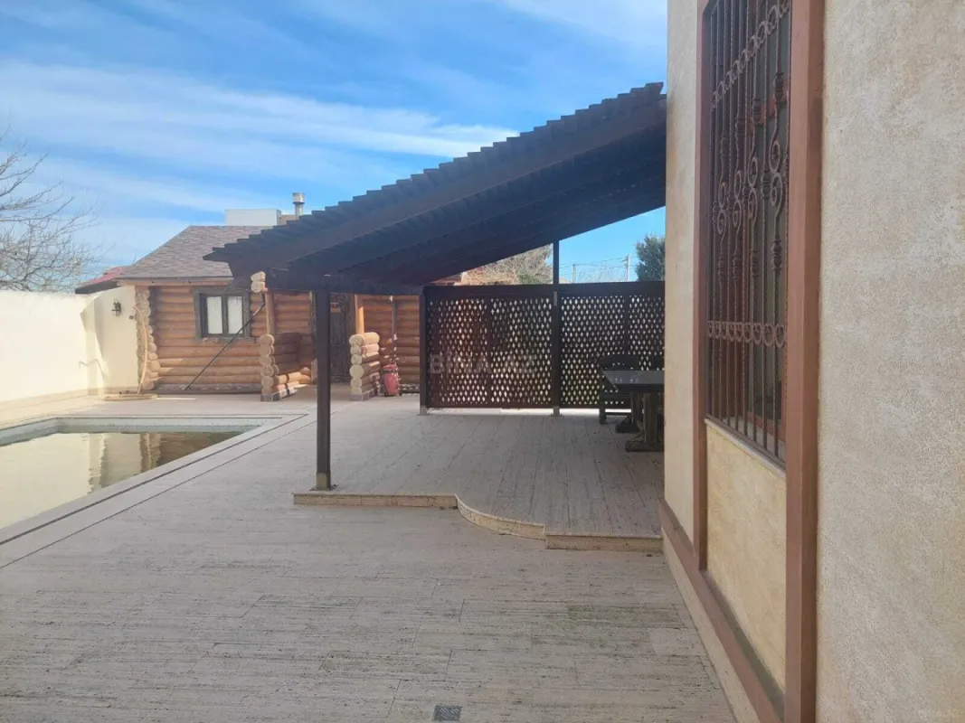 Satılır 5 otaqlı həyət evi 238 m²