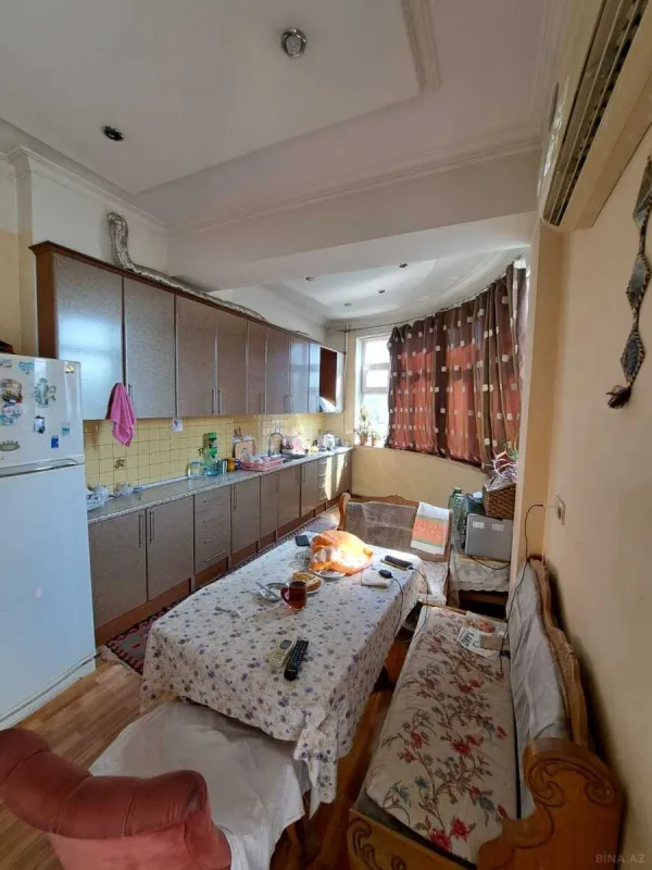 Satılır 3 otaqlı mənzil 130 m²