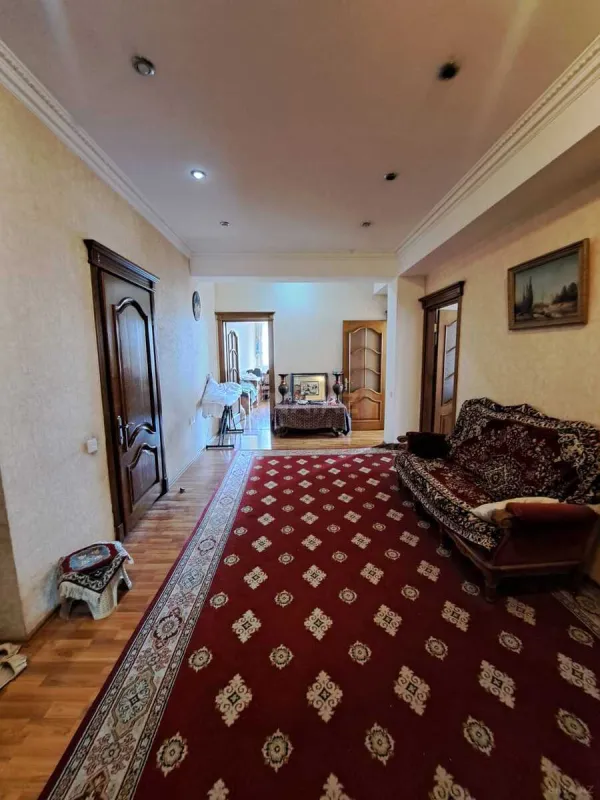 Satılır 3 otaqlı mənzil 130 m²