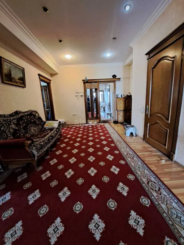 Satılır 3 otaqlı mənzil 130 m²
