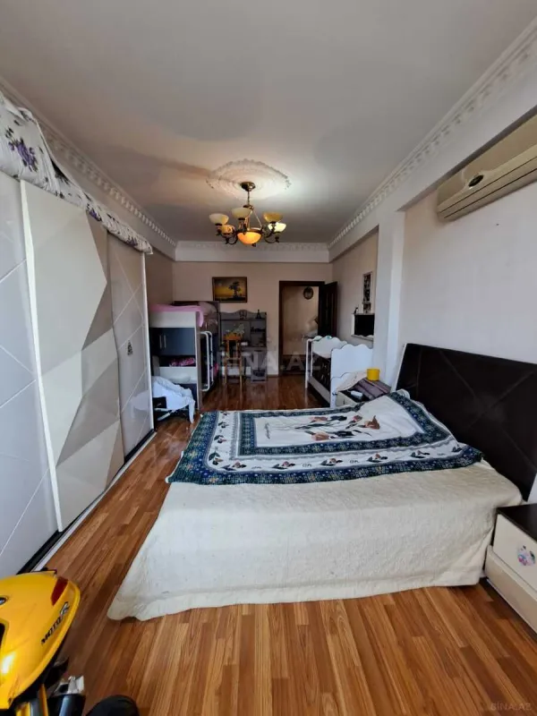 Satılır 3 otaqlı mənzil 130 m²