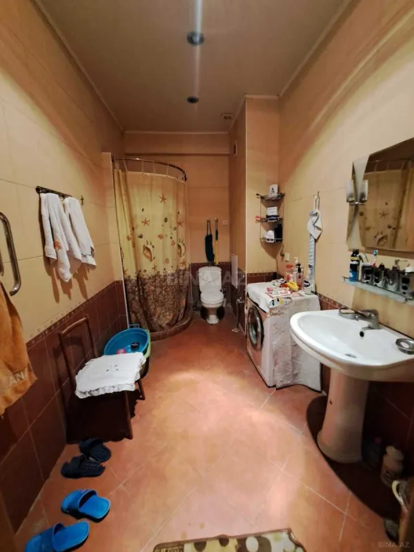 Satılır 3 otaqlı mənzil 130 m²