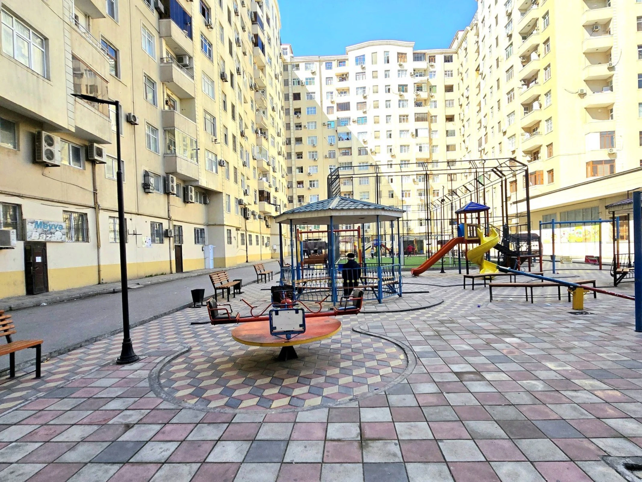 Satılır 3 otaqlı mənzil 92 m²