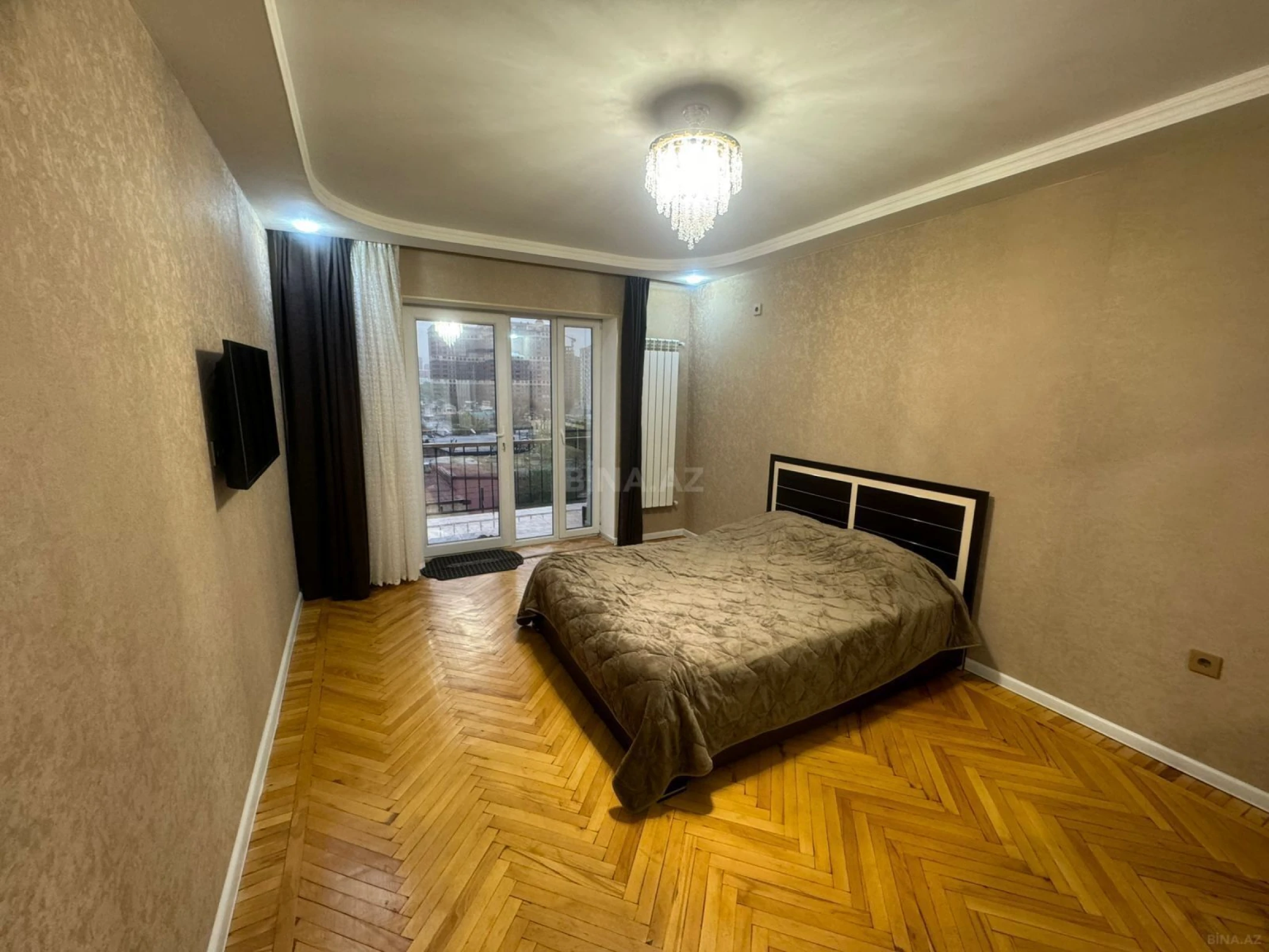 Kirayə verilir 3 otaqlı mənzil 130 m²