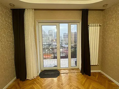 Kirayə verilir 3 otaqlı mənzil 130 m²