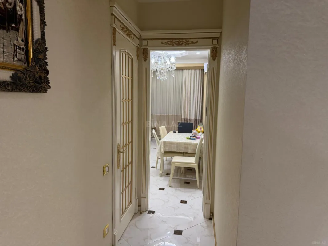 Satılır 4 otaqlı mənzil 180 m²