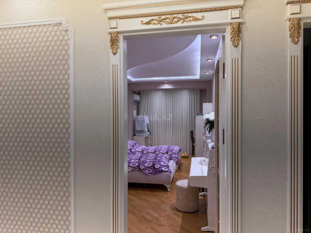 Satılır 4 otaqlı mənzil 180 m²