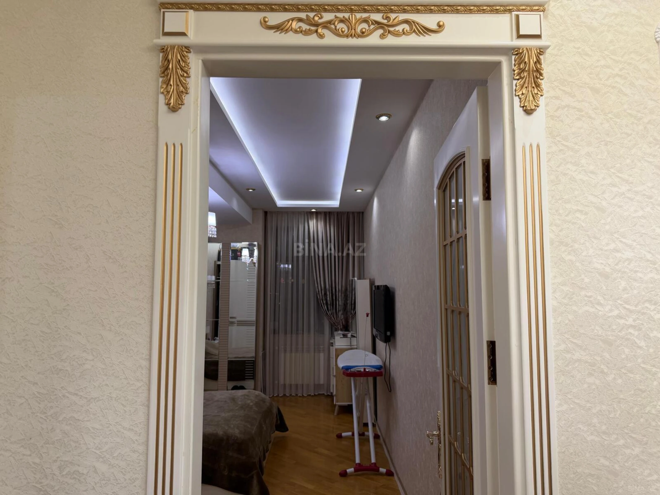 Satılır 4 otaqlı mənzil 180 m²