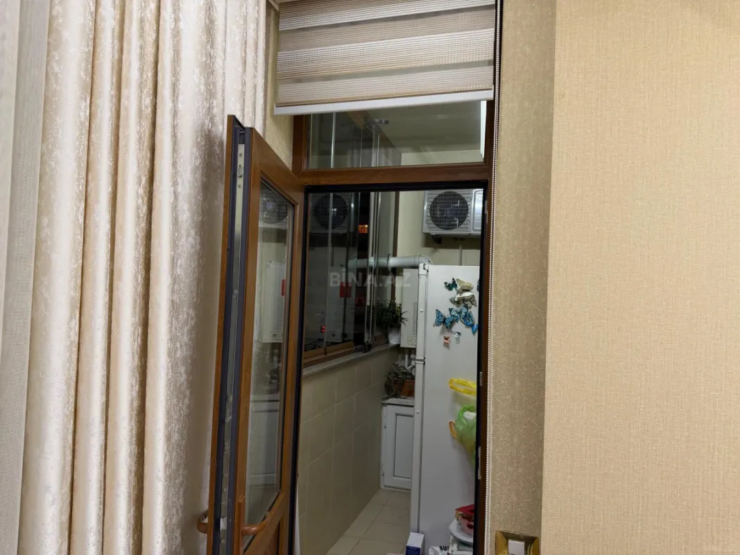 Satılır 4 otaqlı mənzil 180 m²