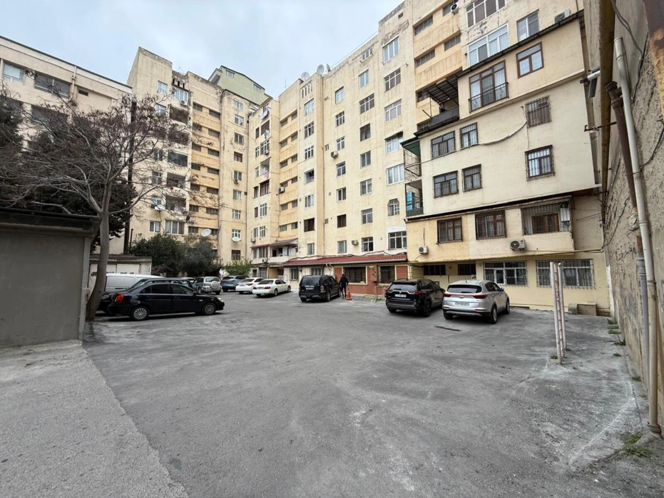 Kirayə verilir 3 otaqlı ofis 80 m²