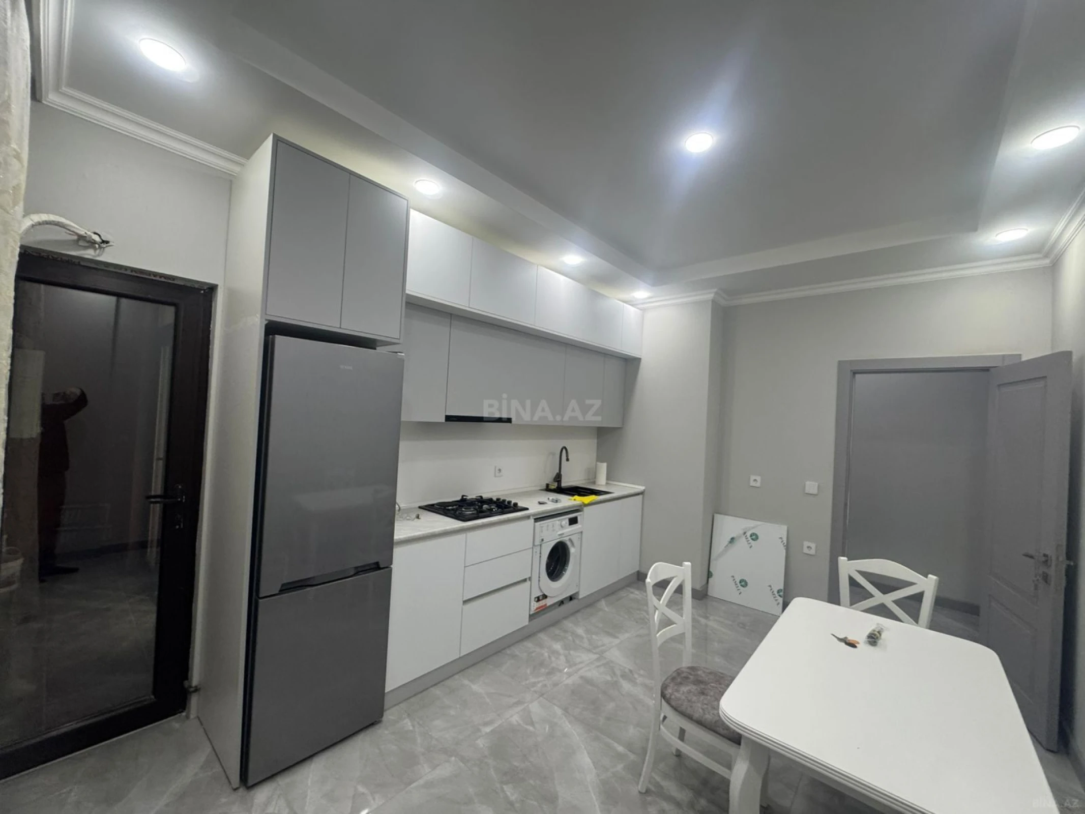 Kirayə verilir 2 otaqlı mənzil 95 m²