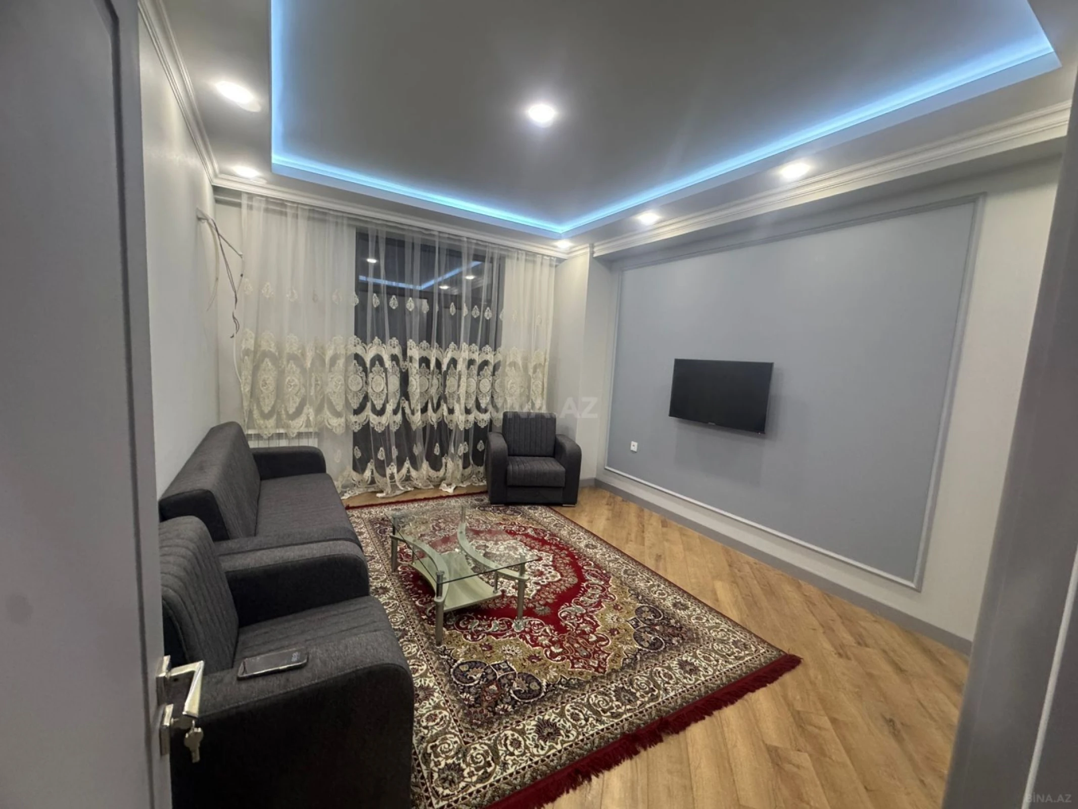 Kirayə verilir 2 otaqlı mənzil 95 m²
