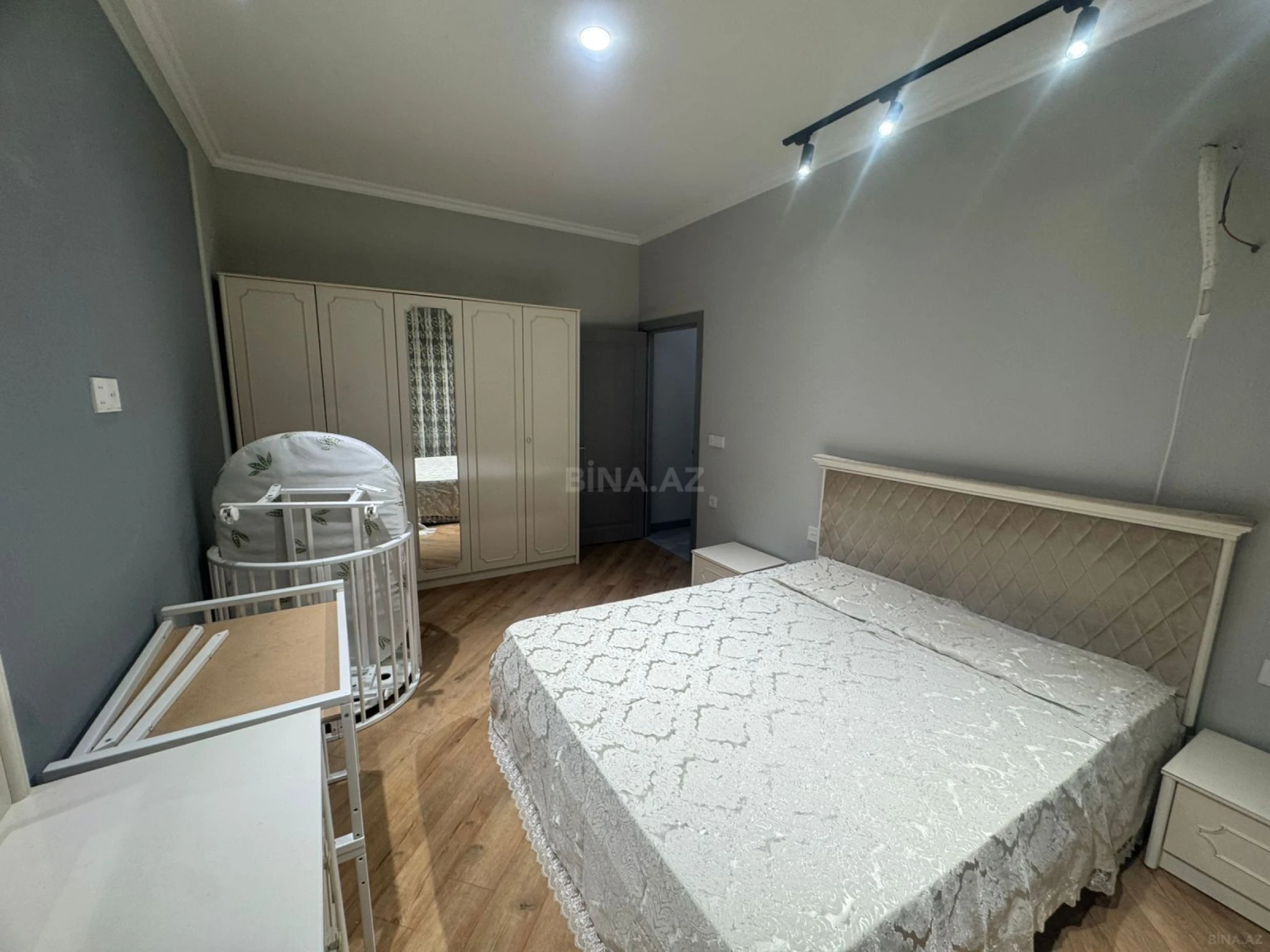 Kirayə verilir 2 otaqlı mənzil 95 m²