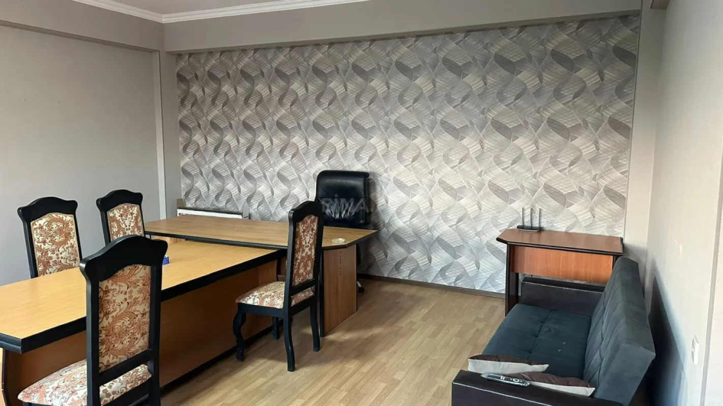 Kirayə verilir 2 otaqlı ofis 90 m²