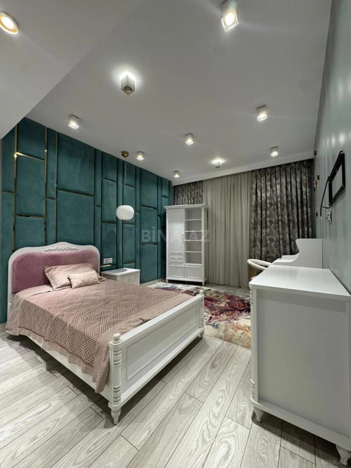 Satılır 3 otaqlı mənzil 127 m²