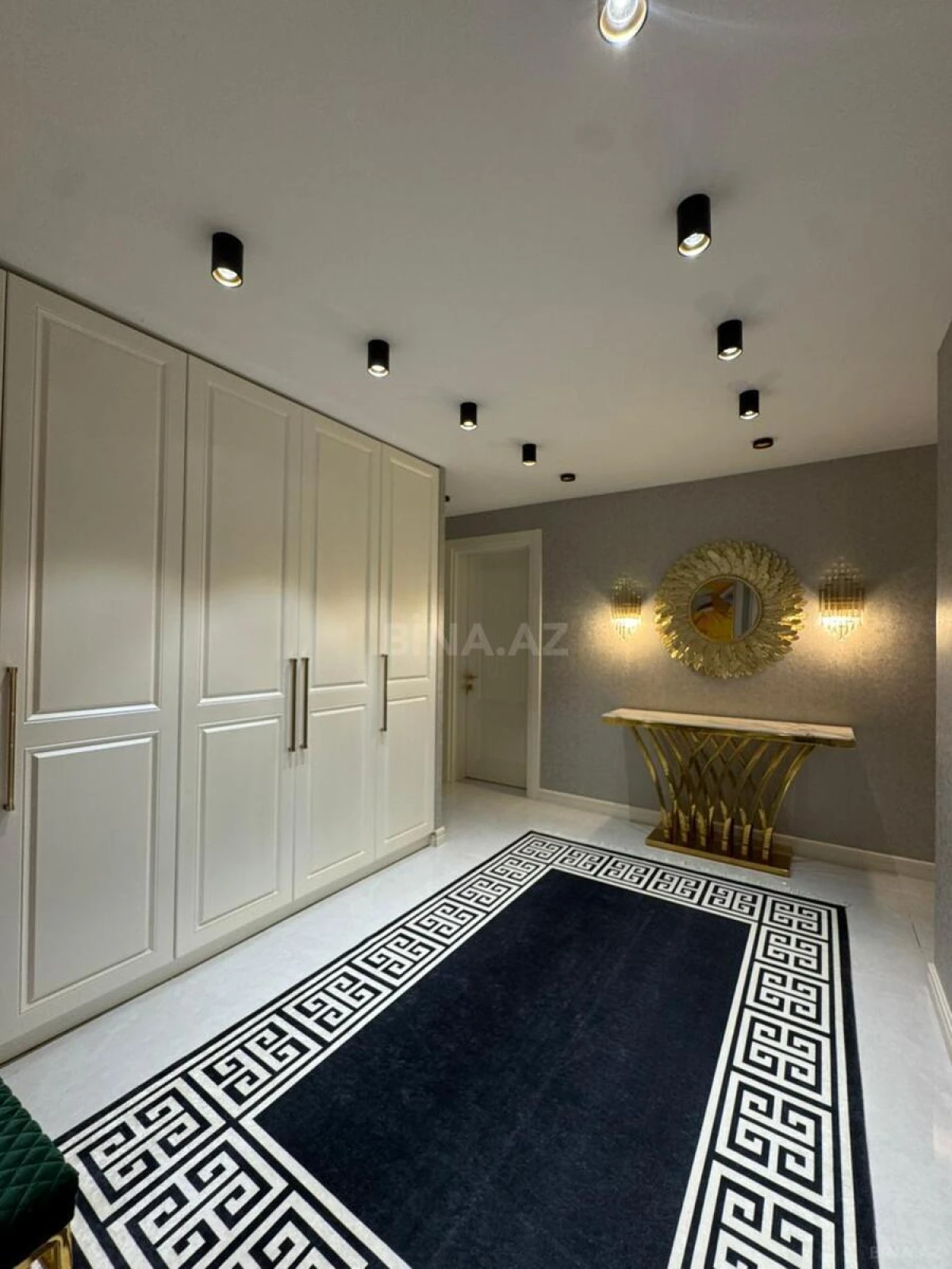 Satılır 3 otaqlı mənzil 127 m²