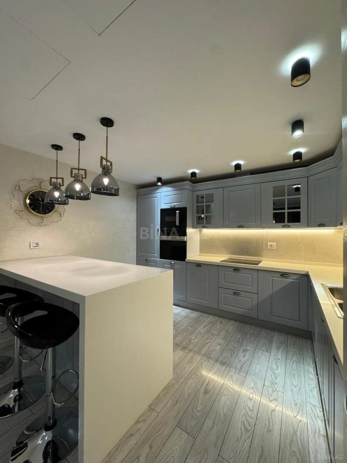 Satılır 3 otaqlı mənzil 127 m²