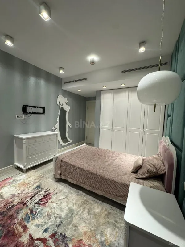 Satılır 3 otaqlı mənzil 127 m²