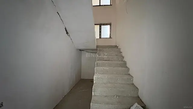 Kirayə verilir 7 otaqlı həyət evi 900 m²