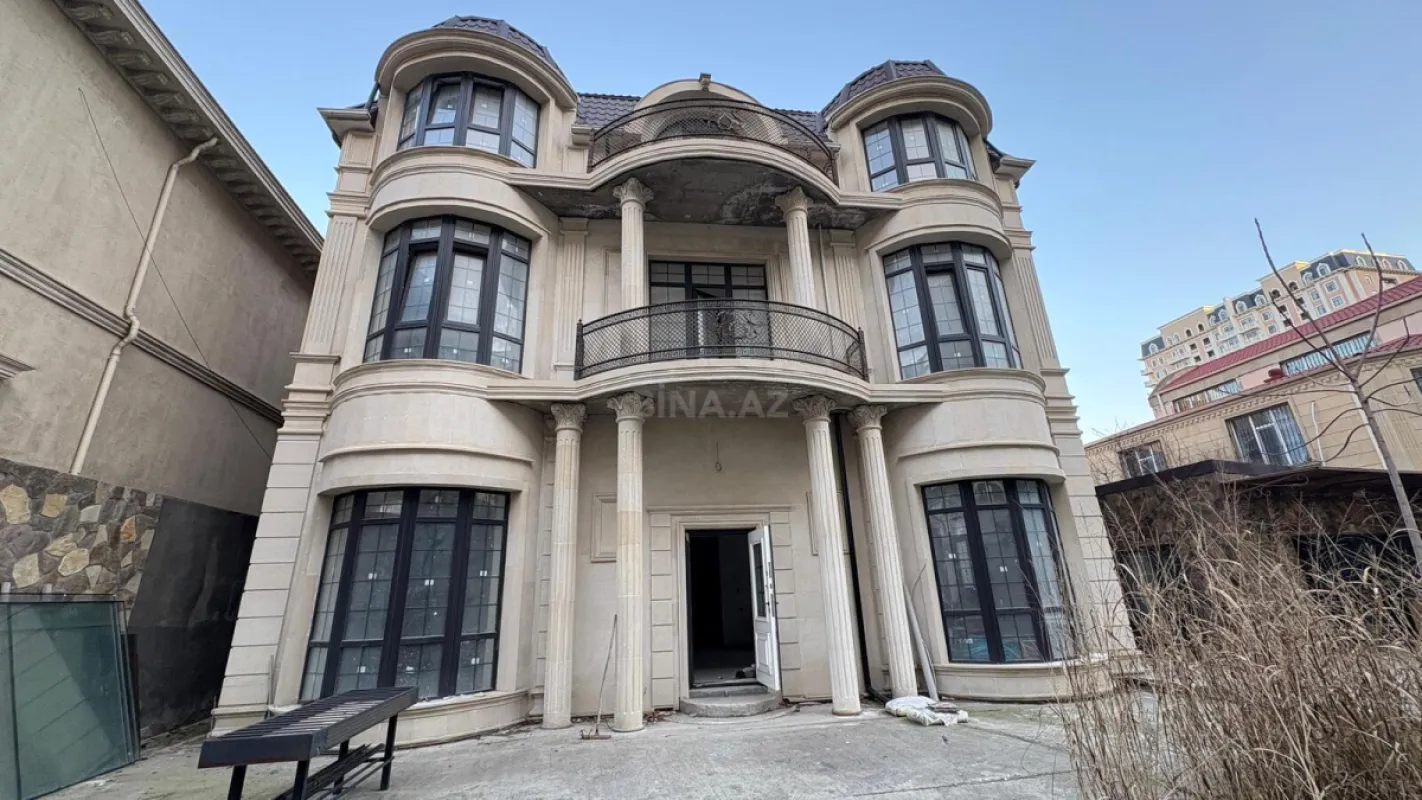 Kirayə verilir 7 otaqlı həyət evi 900 m²